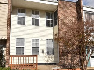 1208 Magnolia Ln, Herndon, VA 20170