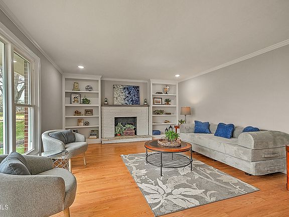 3rd image of 1002 Lincoln Ave