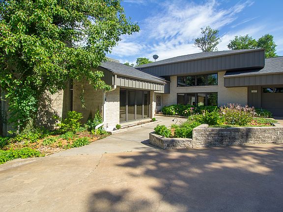 3rd image of 1639 Bryant Cir