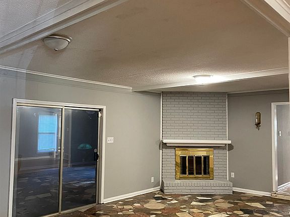 3rd image of 731 Parkdale Dr
