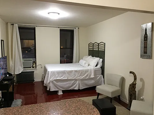 Rented by Natlane Equities | media 20