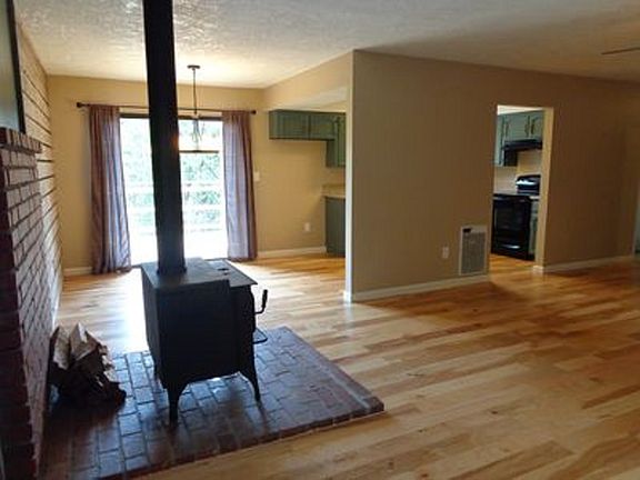 5th image of 41735 Merriman Ln