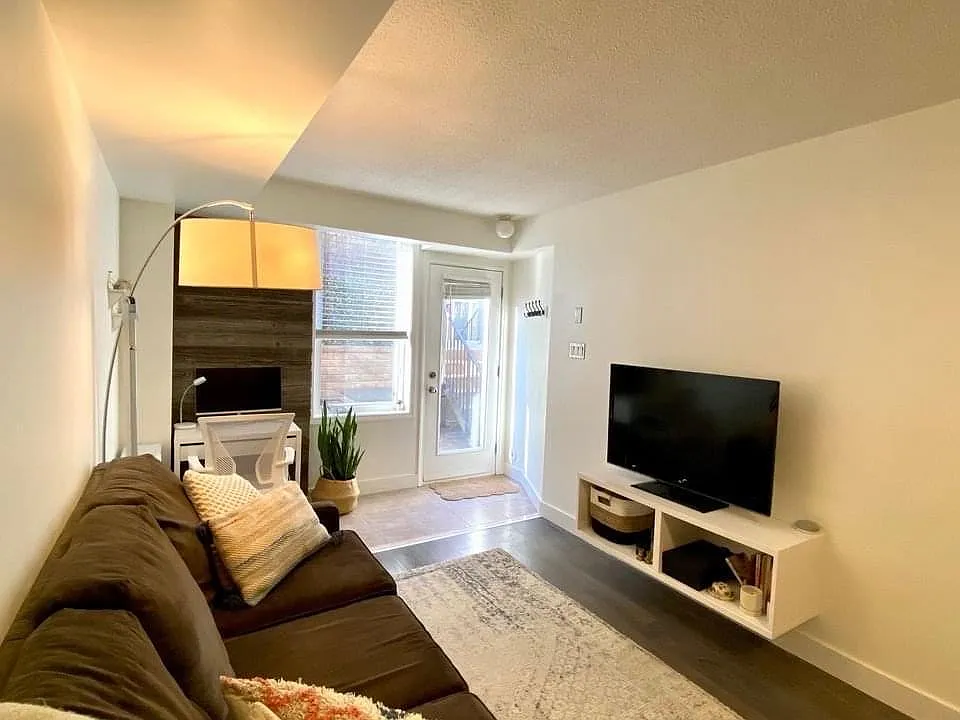 1 bed, 550 sqft, $2,400 — Photo 2