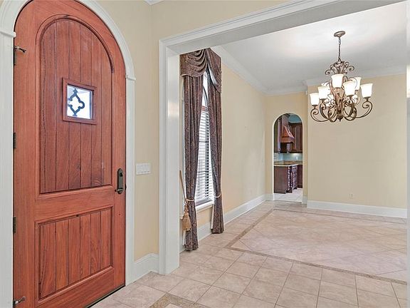 5th image of 1421 Chapman Cir