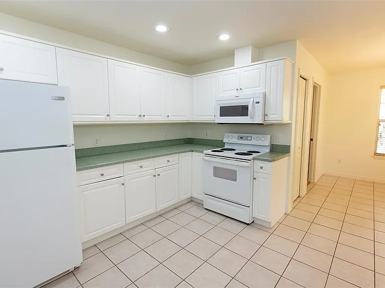 2340 NW 16th Ave — Photo 13