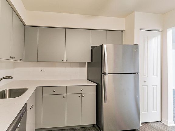 5th image of 705-711 S Milwaukee Ave #108