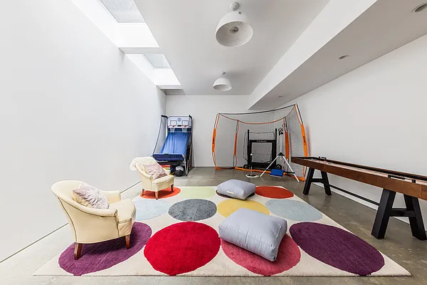 Sold by Compass | media 19