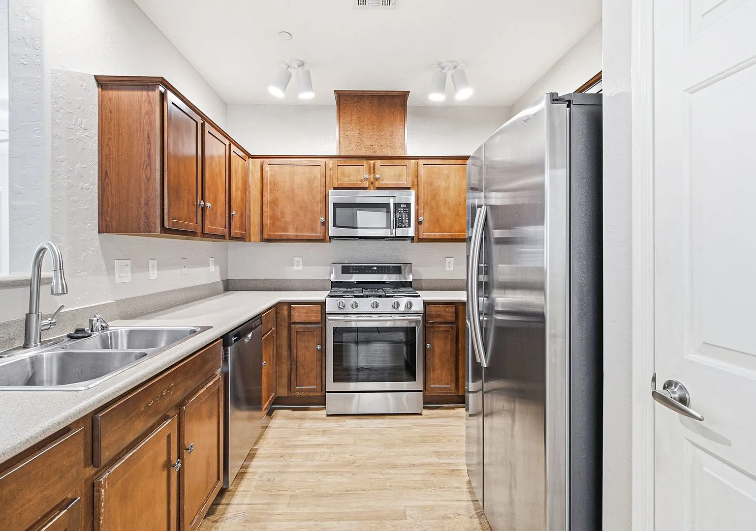 Beautiful townhouse for Rent! — Photo 1