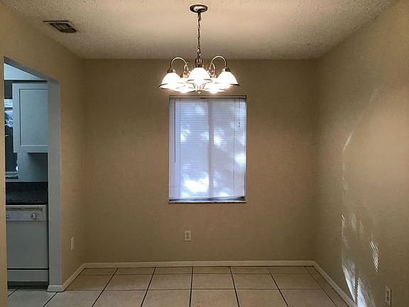 4th image of 100 Wildwood Dr