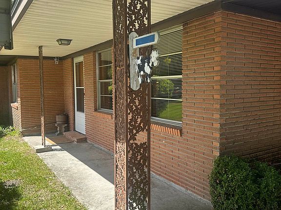 5th image of 808 Irving St