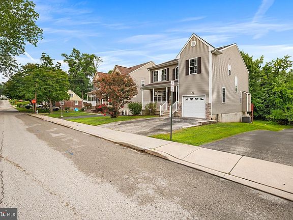 2nd image of 2541 Harding Ave