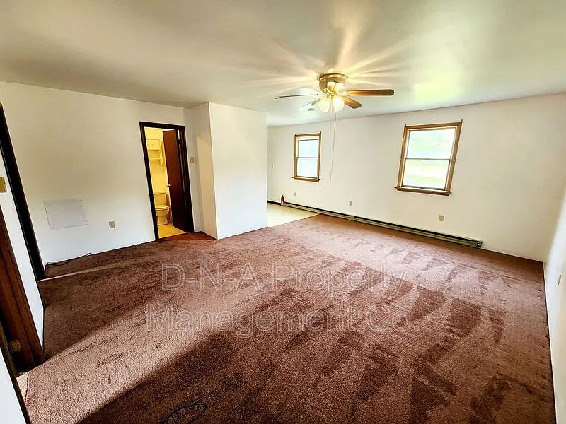 2 bed, 1.0 bath, $1,350 — Photo 4