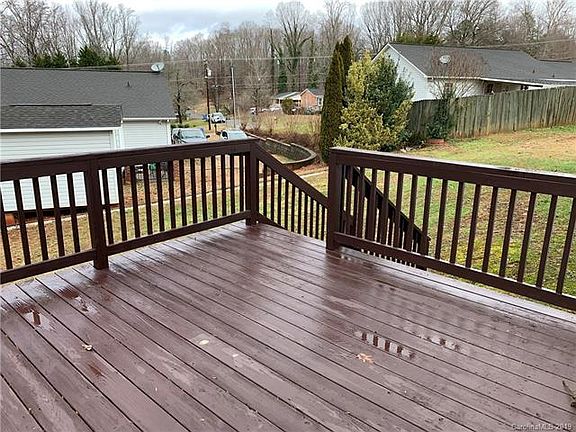 4th image of 1016 Mays Ct