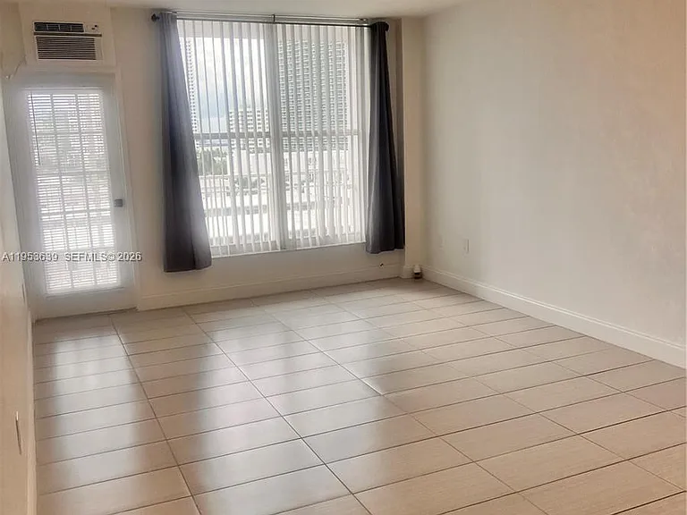 1300 Lincoln Rd #B902 — Photo 2