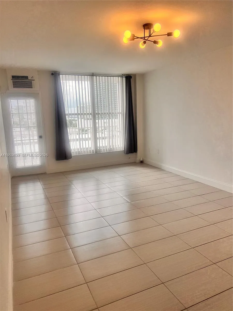 Building Photo - 1300 Lincoln Rd #B902
