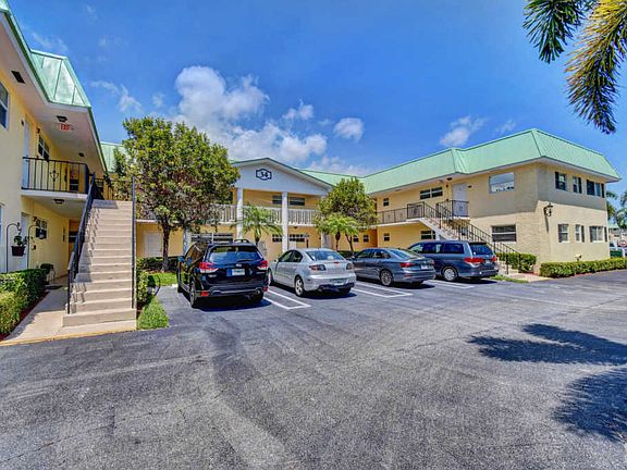 3rd image of 34 Colonial Club Dr APT 105