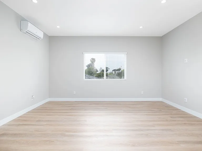 1152 Cotton St — Photo 3