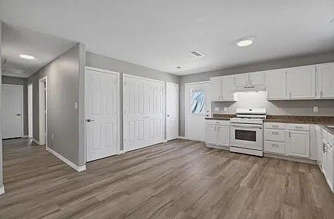 4th image of 801 N 8th Ave