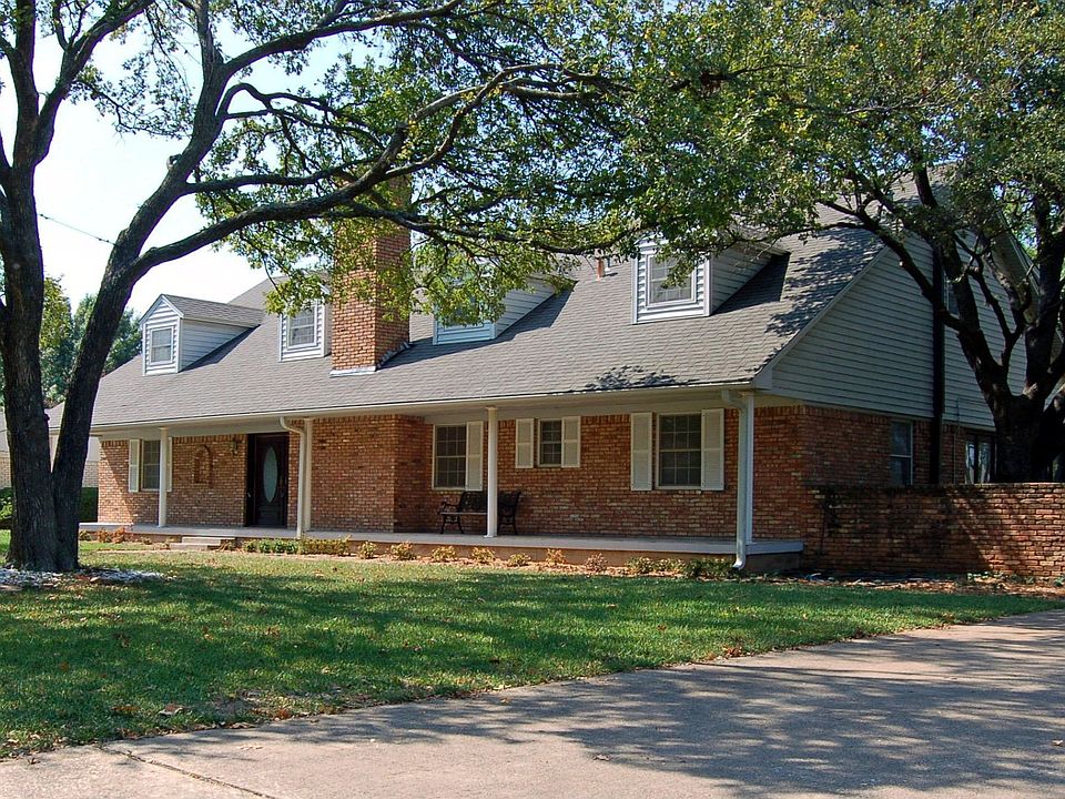 Big house, huge lot, ideal location
