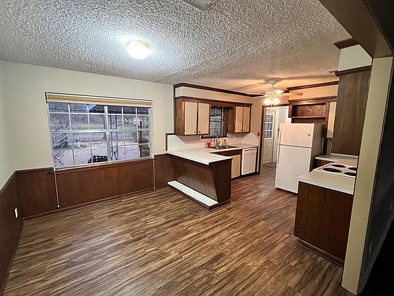 3rd image of 185 Newman St