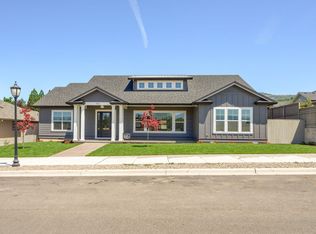 4153 Shamrock Dr, Medford, OR