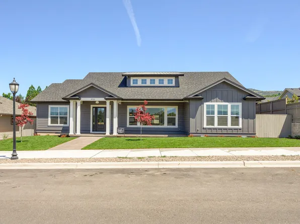 4153 Shamrock Dr, Medford, OR 97504