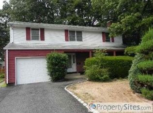 1322 Concord Pl, Merrick, NY 11566