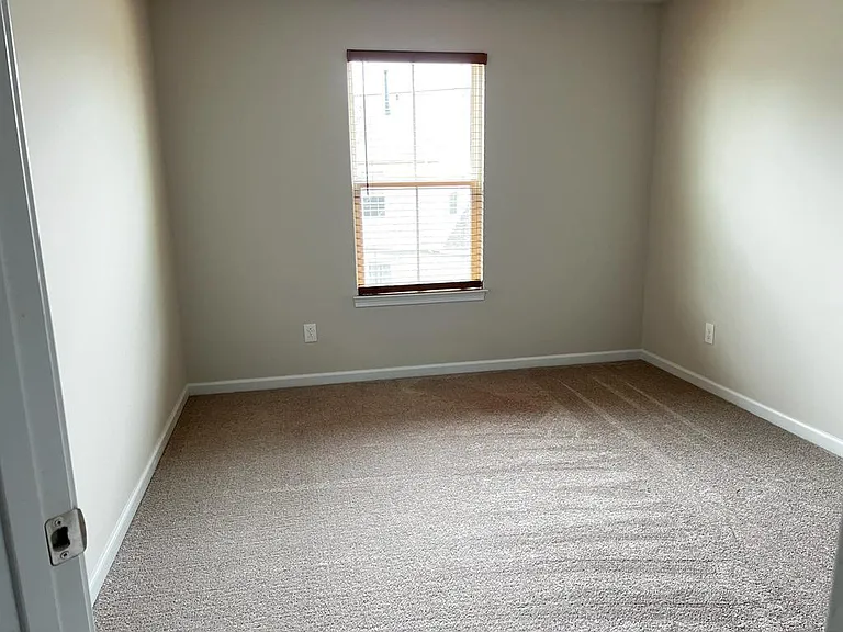 1108 Meadow Run — Photo 12