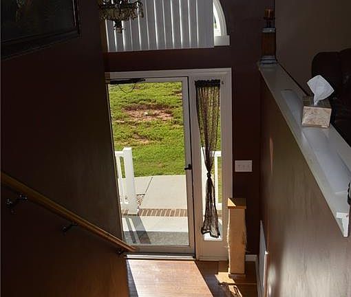 4th image of 293 Westbridge Pl