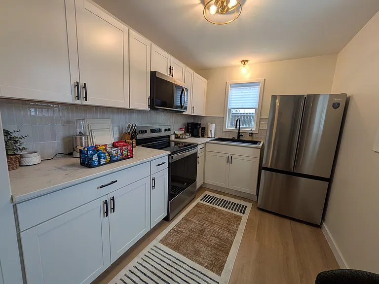 124 Sanders St — Photo 11
