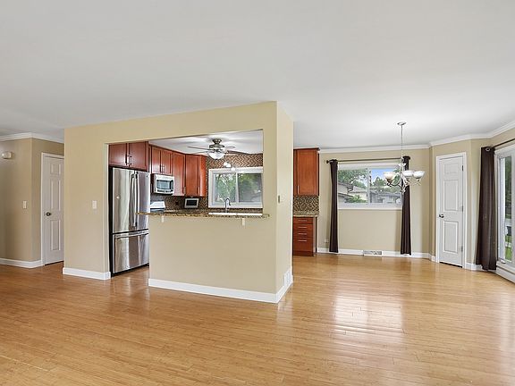 5th image of 900 Arthur Dr