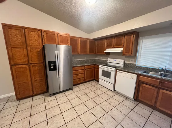 3520 Sesame St, Bakersfield, CA 93309