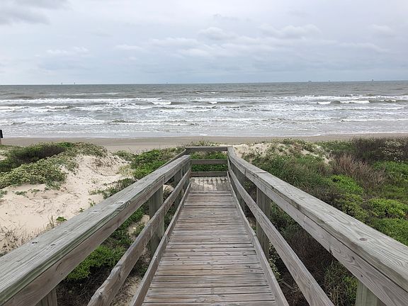 4th image of 110 Mustang Island Estates Dr