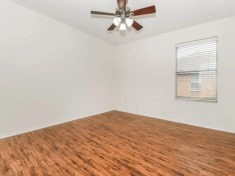 2704 Redwood St — Photo 16