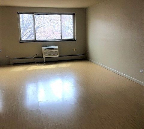 3rd image of 1302 Columbine St APT 206