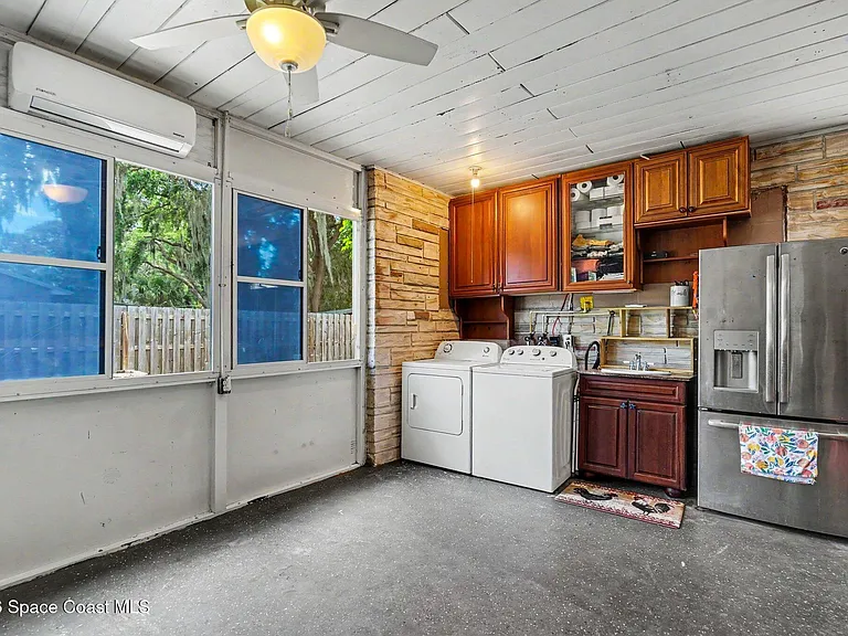122 East Ct — Photo 13