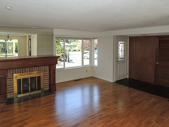 3rd image of 5914 N 32nd St