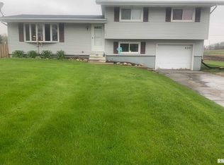 210 4th St, Andover, IL 61233