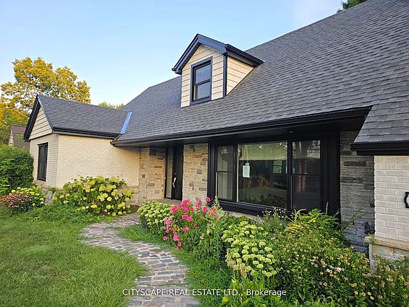 2nd image of 891 Riverside Dr