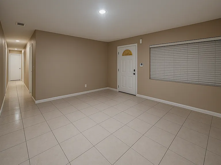 4837 Shoshone St — Photo 12