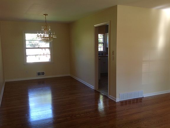 4th image of 4300 E 105th St