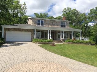 180 Forest Trl, Oak Brook, IL 60523