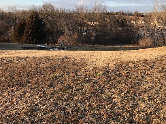 3rd image of 2100 Clifford Dr