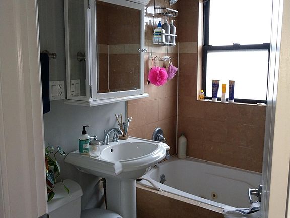 3rd image of 3326 W Schubert Ave APT 3