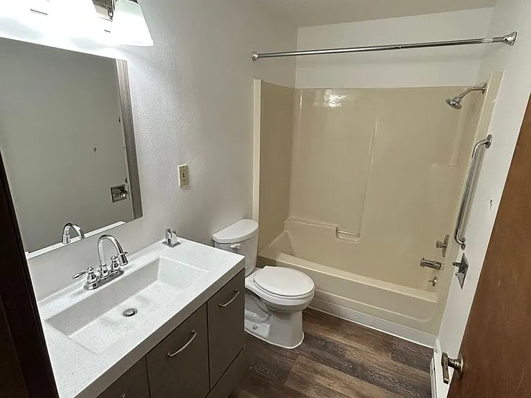 836 E Washington St — Photo 7