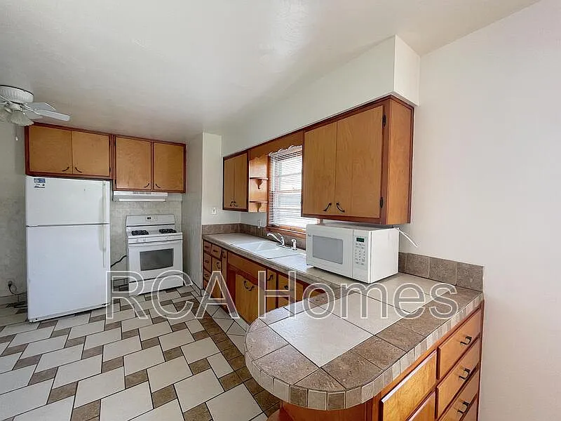 2 bed, 1.0 bath, $1,100 — Photo 4