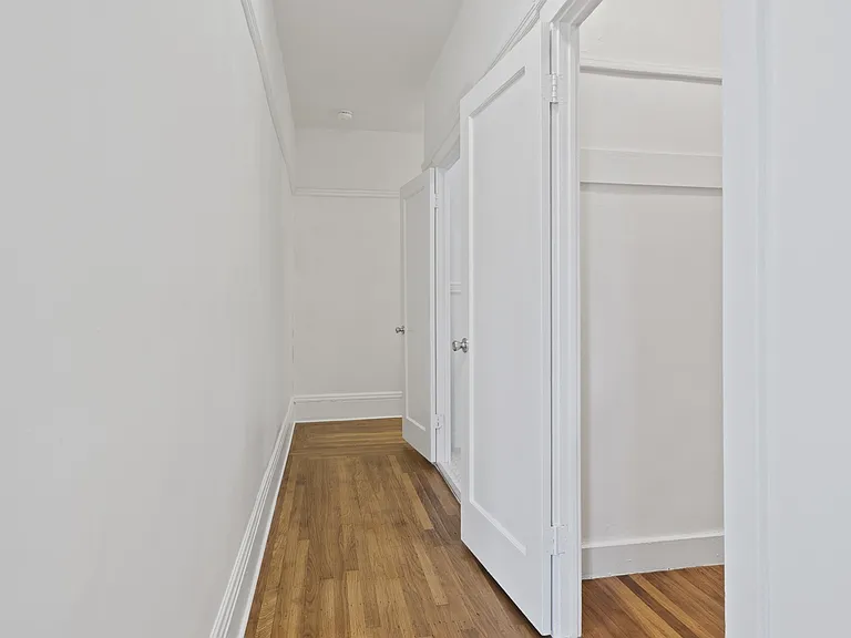 The Langham Apartments — Photo 17