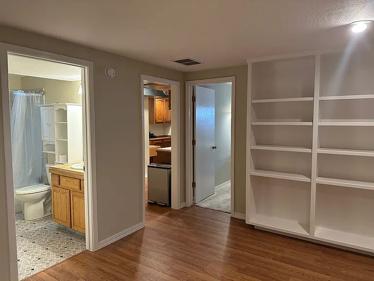 1250 Queen Of The Hills Dr — Photo 36