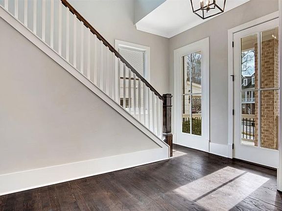 4th image of 5941 Brundage Ln