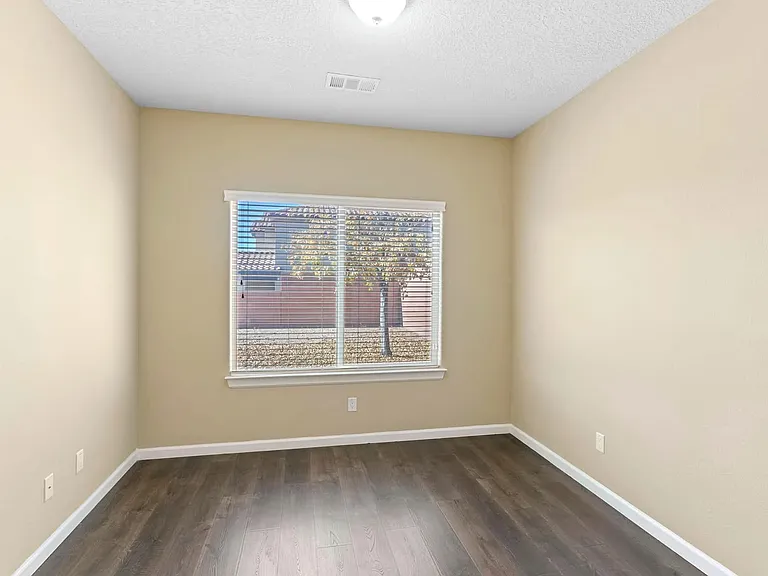 604 Loma Linda Loop NE — Photo 18